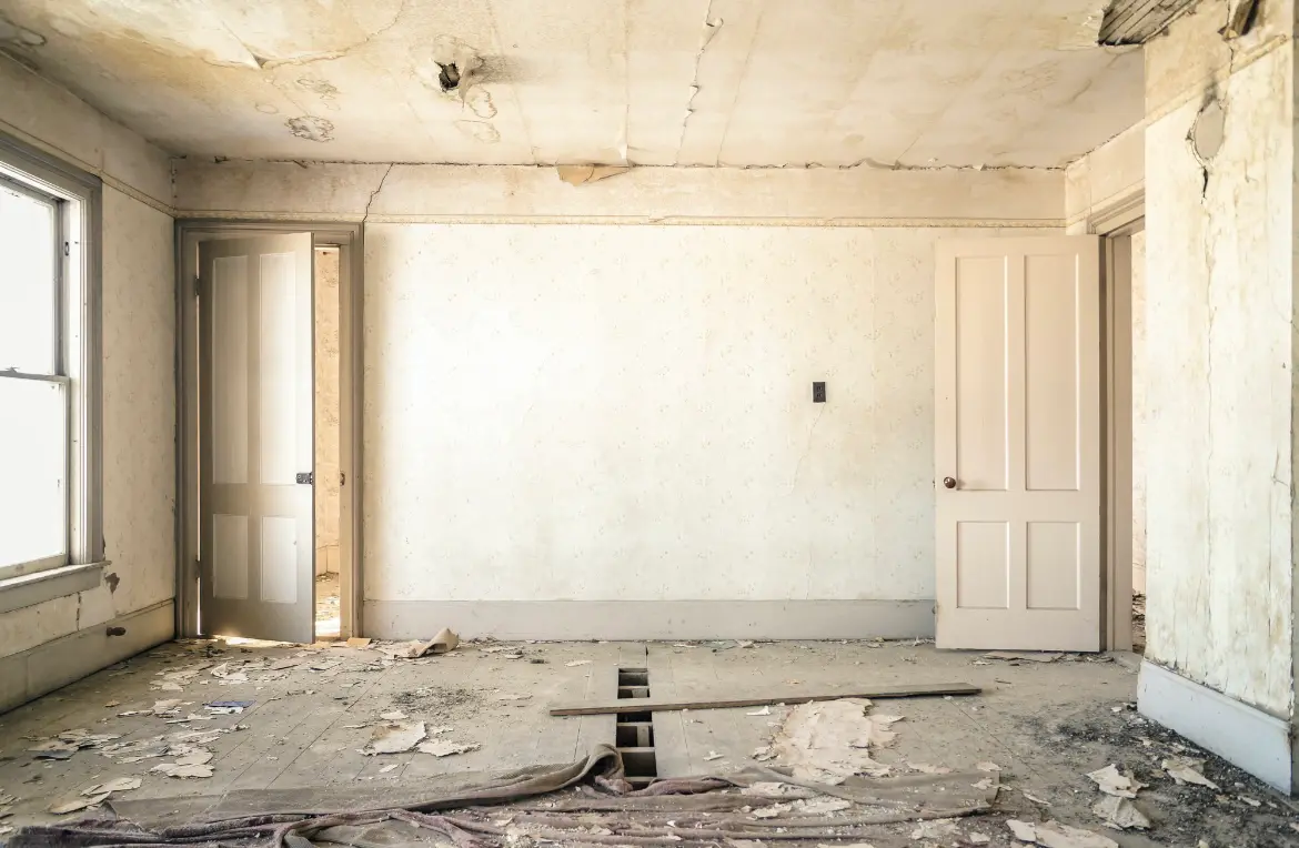 Waste disposal crew managing a cleanout project in Sinton